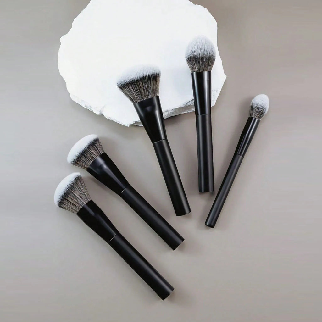 5-piece facial makeup brush set: foundation brush, powder brush, blush brush, concealer brush, contour brush, blending brush. High-end makeup brushes with oil-coated handles for a comfortable feel. Professional-grade makeup t